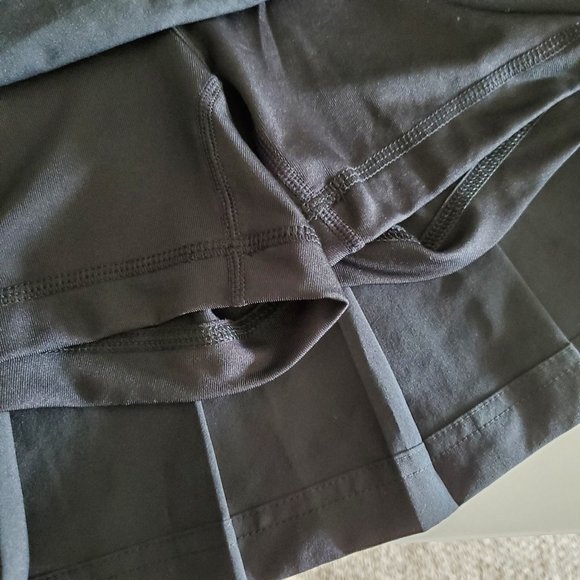 (LIKE NEW) FILA Skorts, Black Size S - Picture 6 of 12